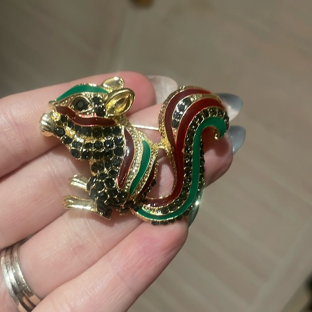 Squirrel Brooch - Picture 2 of 5